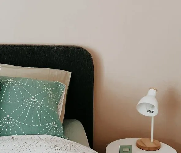 S T R E H E Z A * Tiran