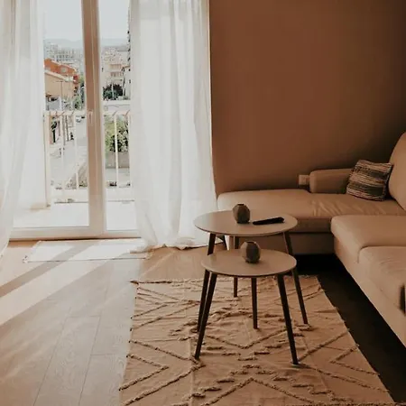 S T R E H E Z A * Тирана