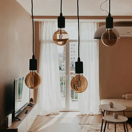 S T R E H E Z A * Тирана