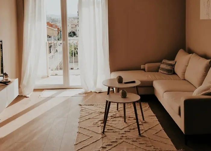 S T R E H E Z A * Tirana